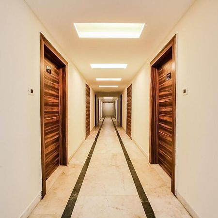 Capital O 61351 Waii International Hotel Bhalukpung Luaran gambar