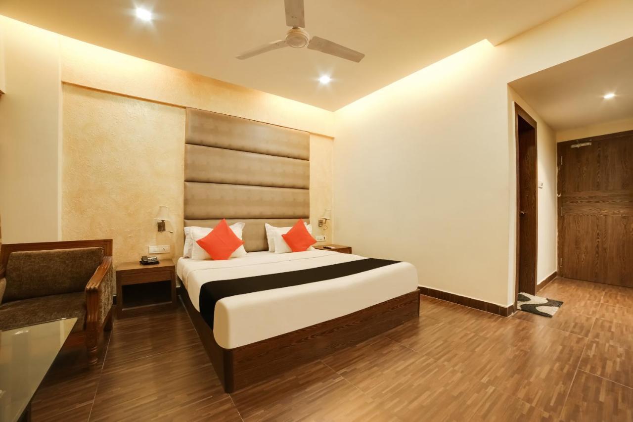 Capital O 61351 Waii International Hotel Bhalukpung Luaran gambar