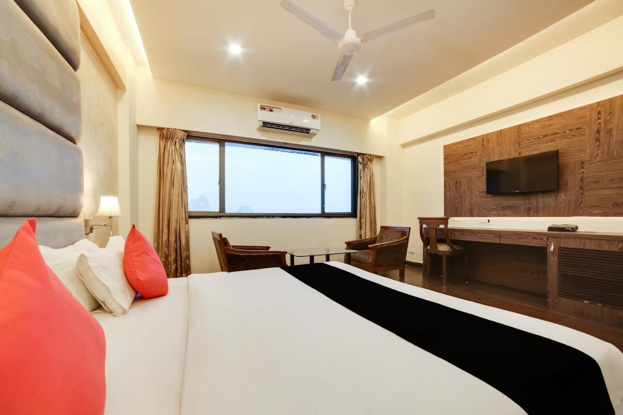 Capital O 61351 Waii International Hotel Bhalukpung Luaran gambar