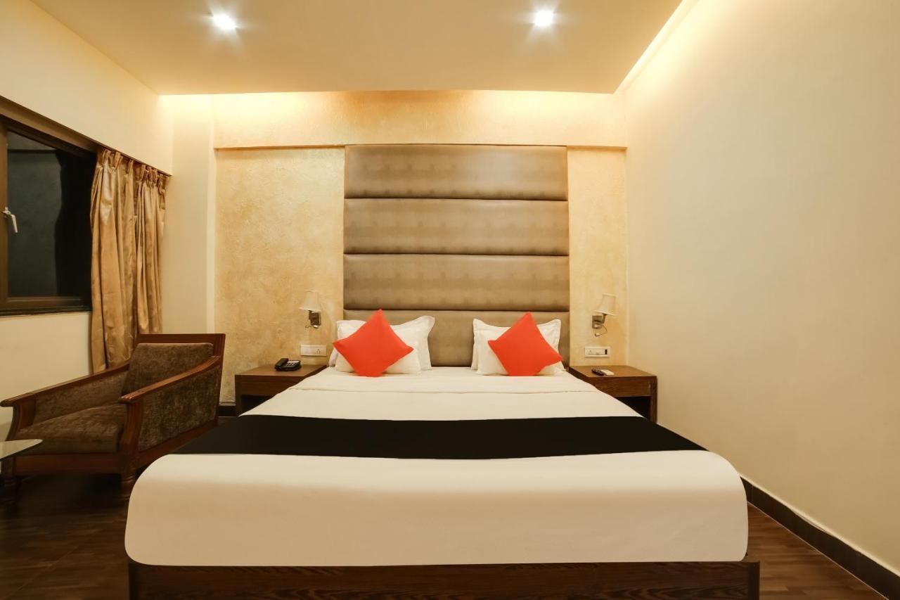 Capital O 61351 Waii International Hotel Bhalukpung Bilik gambar