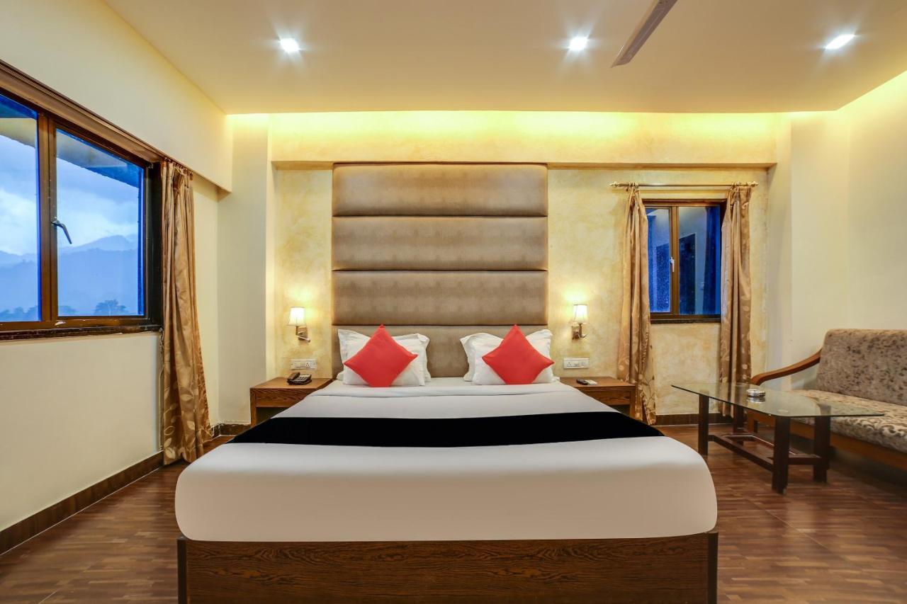 Capital O 61351 Waii International Hotel Bhalukpung Luaran gambar