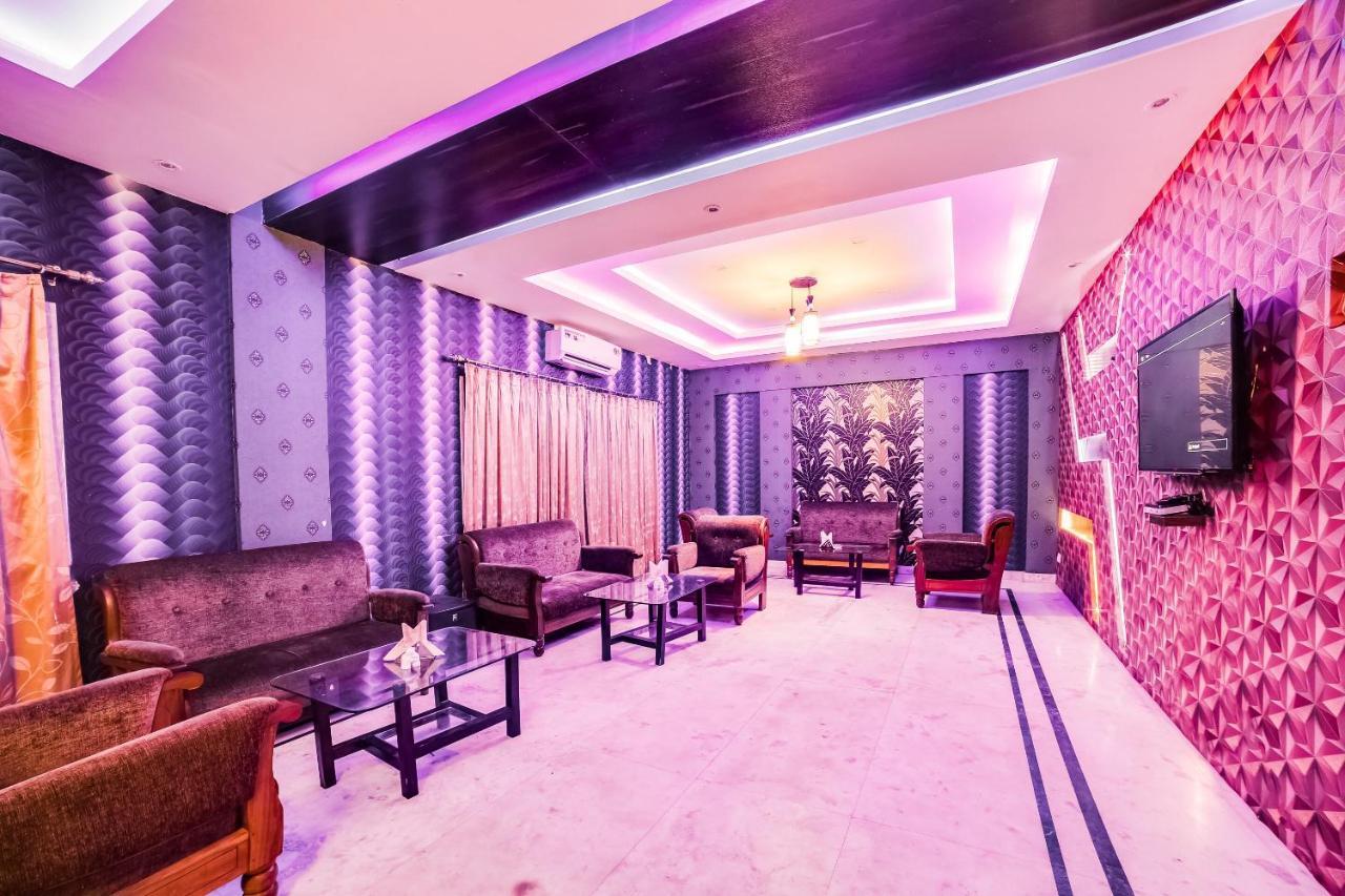 Capital O 61351 Waii International Hotel Bhalukpung Luaran gambar