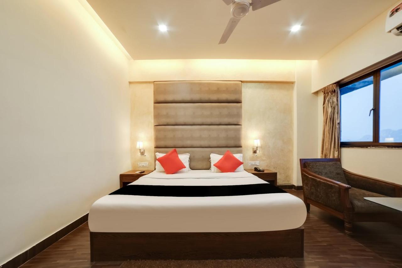 Capital O 61351 Waii International Hotel Bhalukpung Luaran gambar