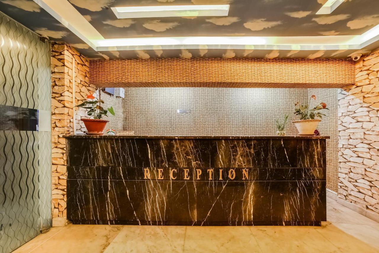 Capital O 61351 Waii International Hotel Bhalukpung Luaran gambar
