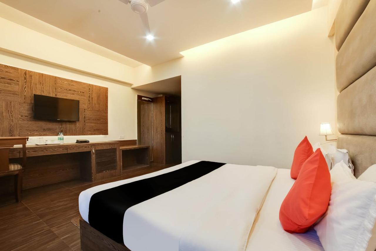 Capital O 61351 Waii International Hotel Bhalukpung Luaran gambar