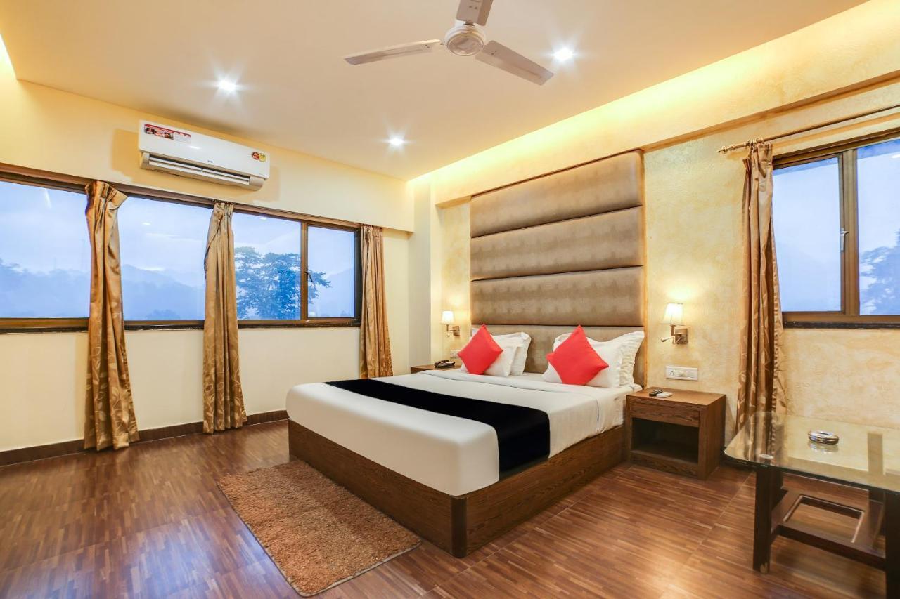 Capital O 61351 Waii International Hotel Bhalukpung Luaran gambar