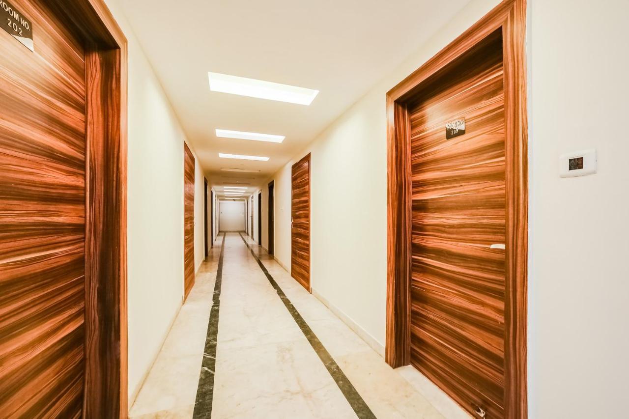 Capital O 61351 Waii International Hotel Bhalukpung Luaran gambar